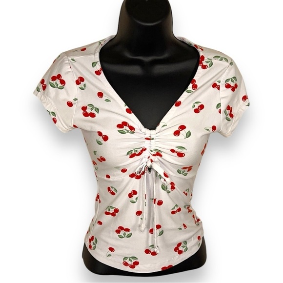XS RUE21 RETRO PINUP CHERRY PRINT TOP STRETCH SHORT SLEEVE WHITE RED - Picture 1 of 11